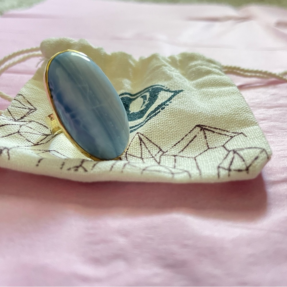 Blue stone gold ring